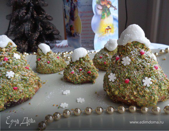 Рождественские елочки из миндального бисквита