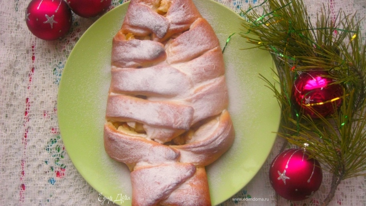 Пирог "Заснеженная елочка" с яблочной начинкой