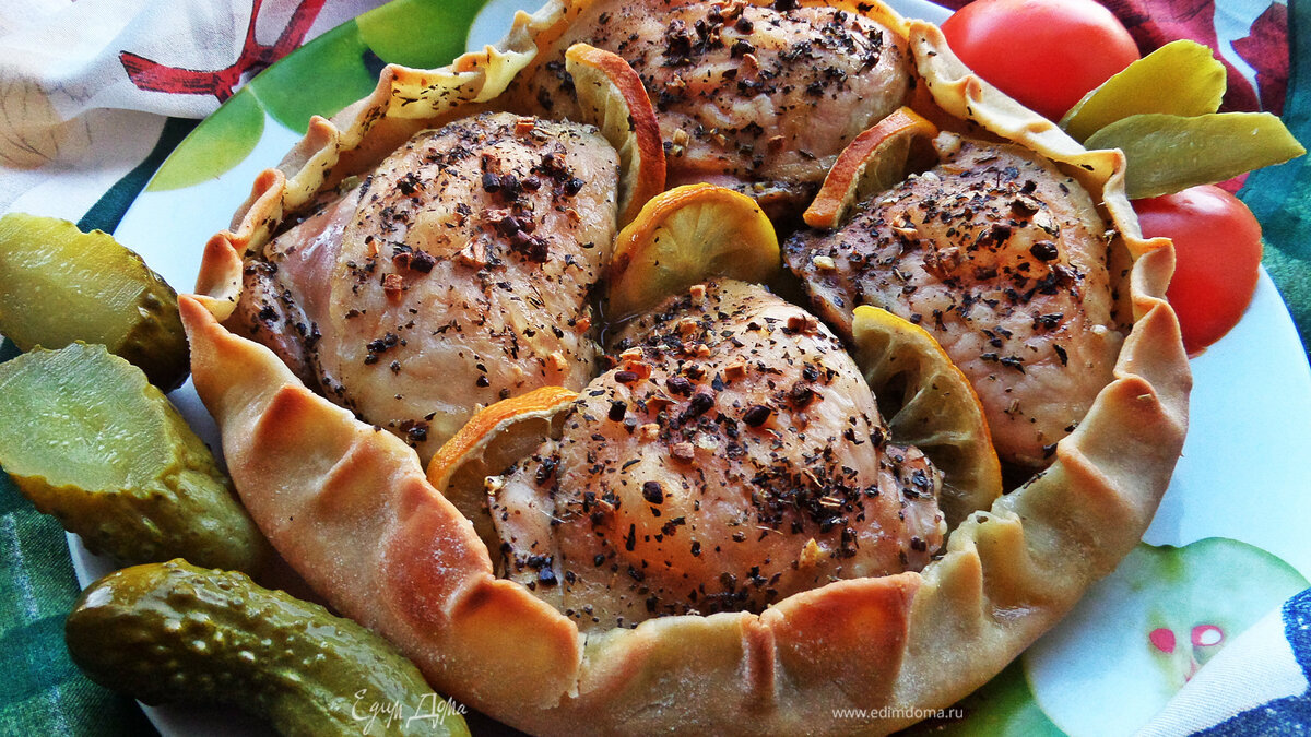 Курочка, запеченная в съедобной тарелке