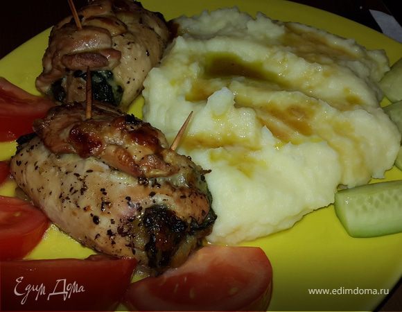 Рулетики из курицы со шпинатом и картофельное пюре