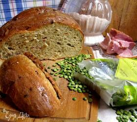 Хлеб гороховый с грудинкой и луком