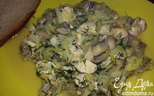 Рецепт Капуста тушеная с курицей и грибами
