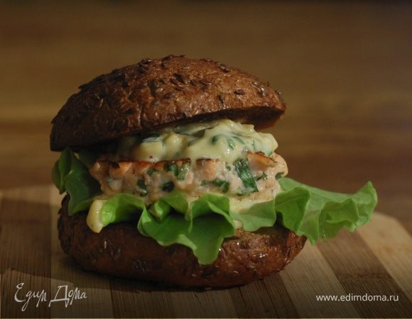 Рыбный гамбургер с манго-майонезом Рыбный гамбургер с манго-майонезом