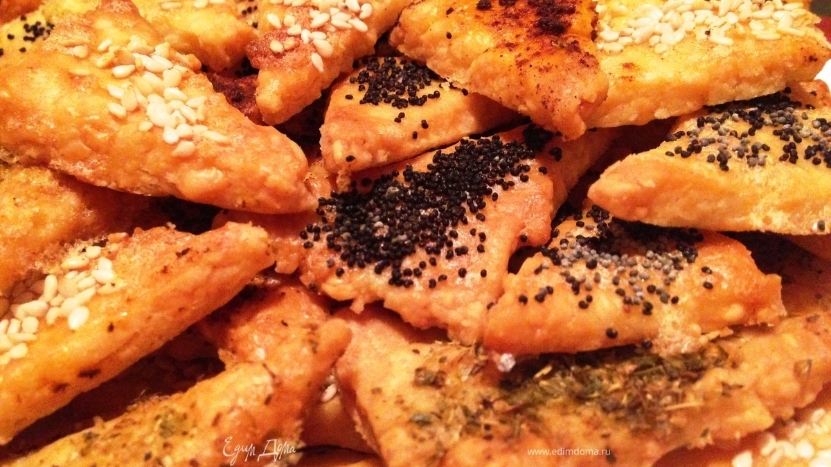 Тающие треугольнички с сыром, маком и кунжутом