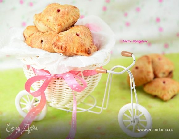 "Сердечки" с вишней и сливочным сыром