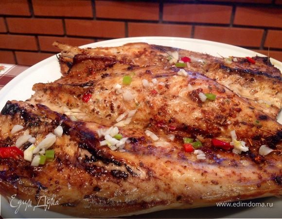 Скумбрия на решетке гриль с соусом заядлого рыбака