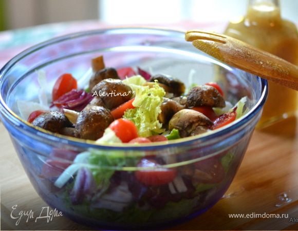 Салат и домашняя медово-горчичная заправка для салата