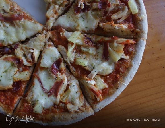 Пицца с курицей и анансами