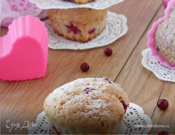 Маффины с марципаном и брусникой Маффины с марципаном и брусникой