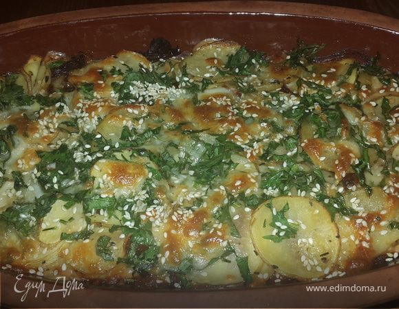 Картофель, запеченный с моцареллой, вялеными томатами и кунжутом Картофель, запеченный с моцареллой, вялеными томатами и кунжутом