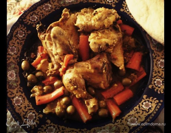 Тажин из курицы с морковкой и оливками