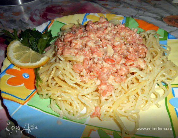 Спагетти с креветками в сливочно-чесночном соусе