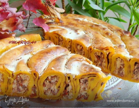 Пирог-улитка из тыквенных блинчиков