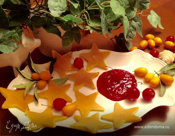 Панкейки с имбирным ароматом и с соусом из красной смородины Панкейки с имбирным ароматом и с соусом из красной смородины