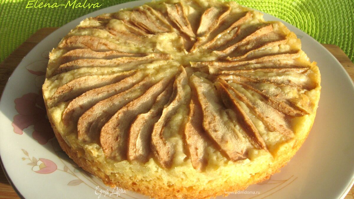 Шарлотка с грушами