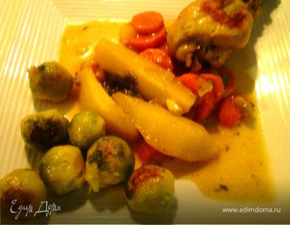 Куриные голени с овощами и брюссельской капустой 