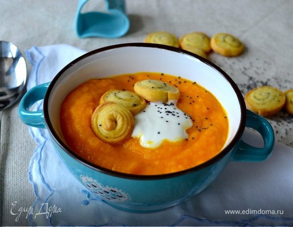 Морковный крем-суп с песочными маковыми сухариками