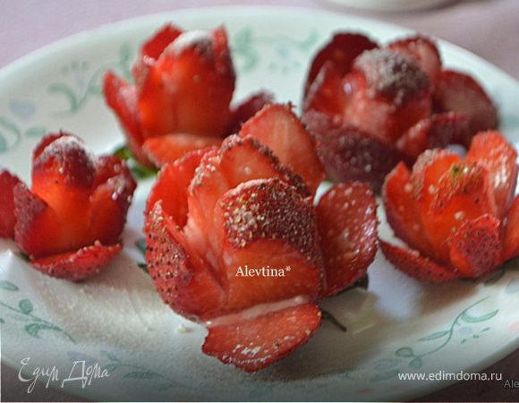 Розочки из клубники для украшения