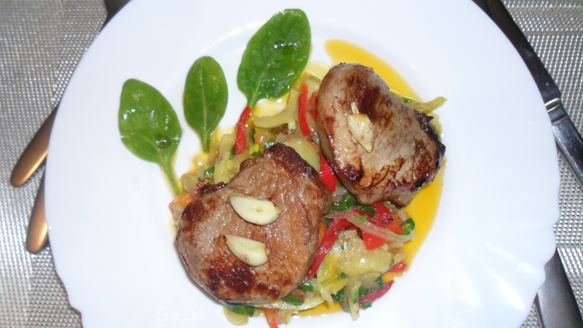 Свиные медальоны с кисло-сладким перцем