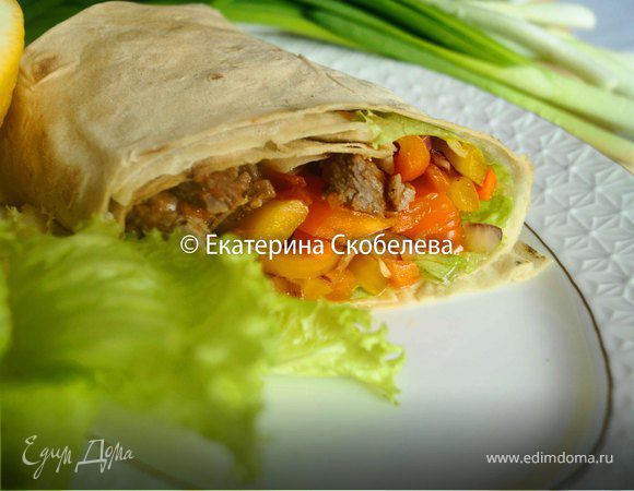Закуска в лаваше с сочной говядиной и овощами