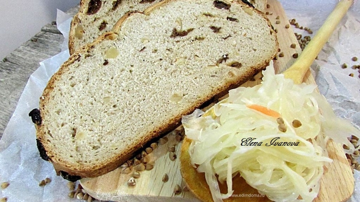 Гречишный хлеб с изюмом и орехами