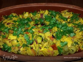 Рис с авокадо и овощами, запеченный в глиняных тарелках