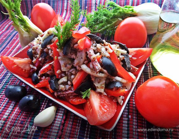 Гречневый салат с овощами и салями