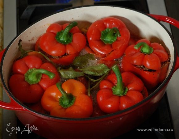 Перец, фаршированный мясом и красным рисом