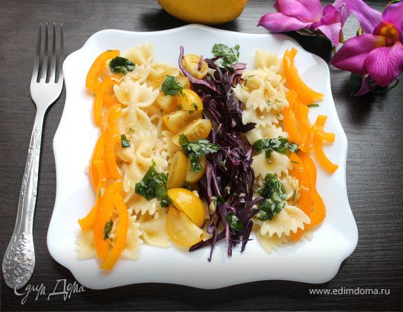 Овощной салат с пастой и пикантной заправкой