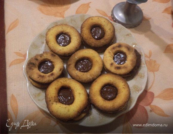 Ореховое печенье с шоколадным кремом Ореховое печенье с шоколадным кремом