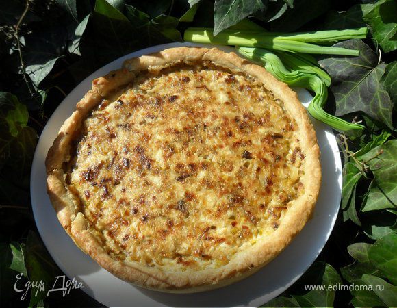 Нежный киш с луком-пореем и соевым сыром