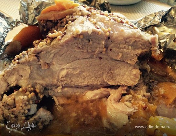 Свинина, запеченная с яблоками и тыквой