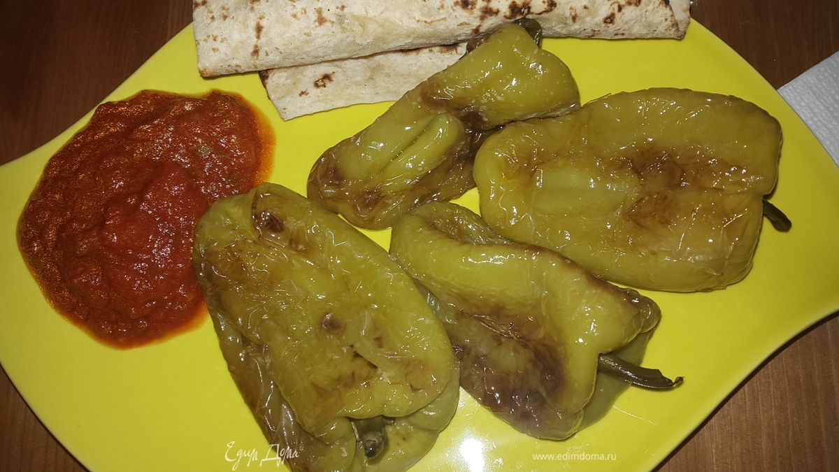 Жареные перцы с томатным соусом Basilico