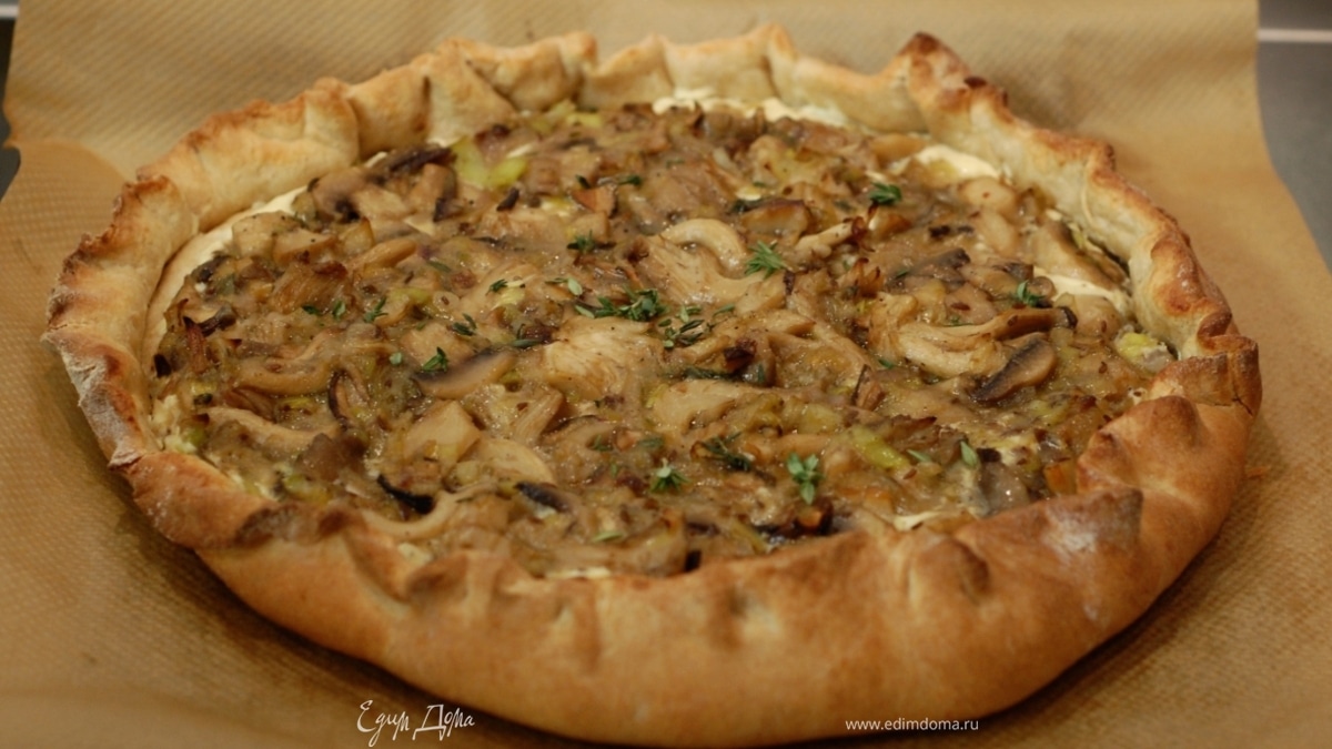 Галета с грибами, творогом и луком-пореем