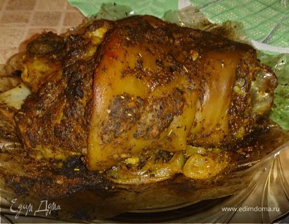 Свиная рулька и запеченный картофель