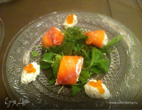 Рулетики из копченого лосося