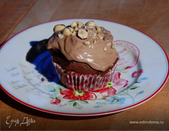 Шоколадные капкейки со сливочно-ореховым кремом Шоколадные капкейки со сливочно-ореховым кремом