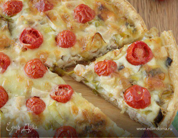 Киш с копченой курицей и луком-пореем 