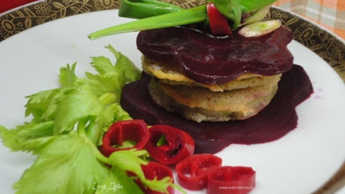 Кабачки в кляре с маринованной свеклой
