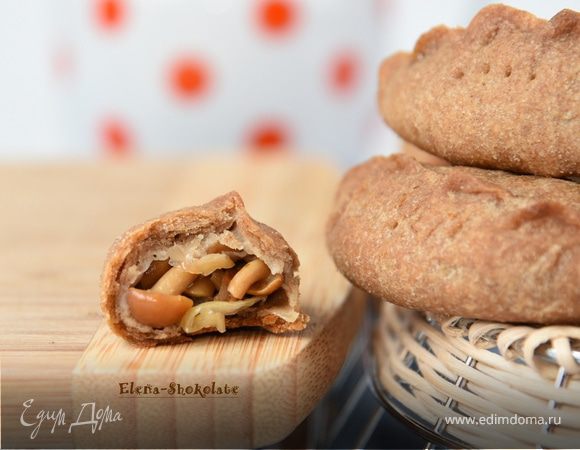 Постные пирожки с маринованными опятами Постные пирожки с маринованными опятами