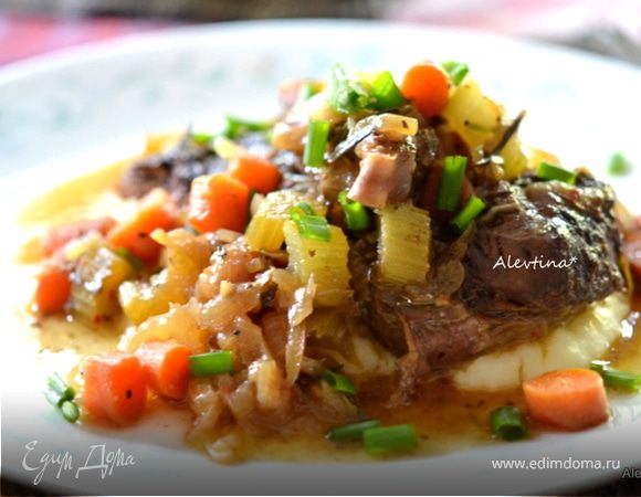 Тушеная говяжья голень Тушеная говяжья голень