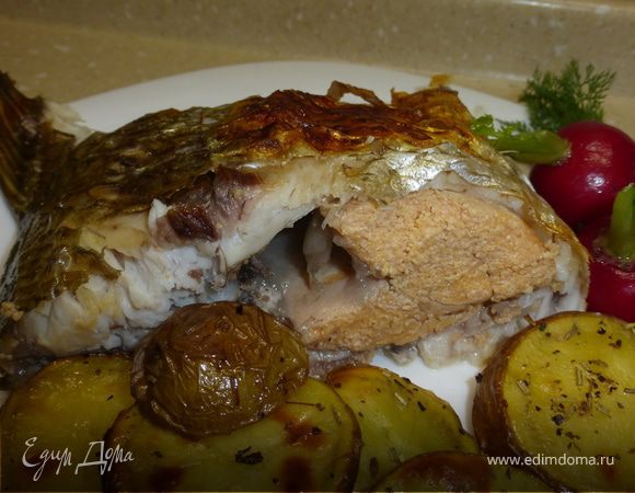 Лещ, запеченный с икрой