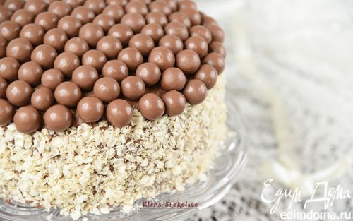 Рецепт Шоколадный торт с кофейным кремом и хрустящими конфетками