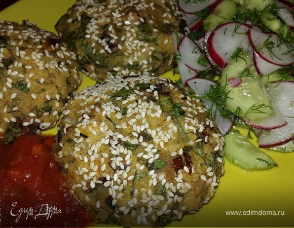 Картофельные биточки с булгуром, грибами и вялеными томатами