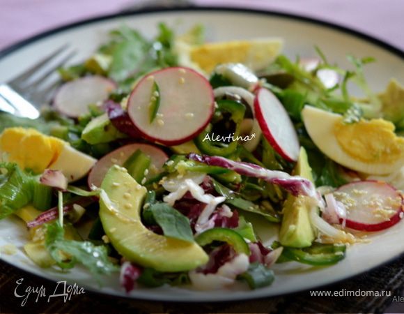Cалат с кунжутной-чесночной заправкой Cалат с кунжутной-чесночной заправкой