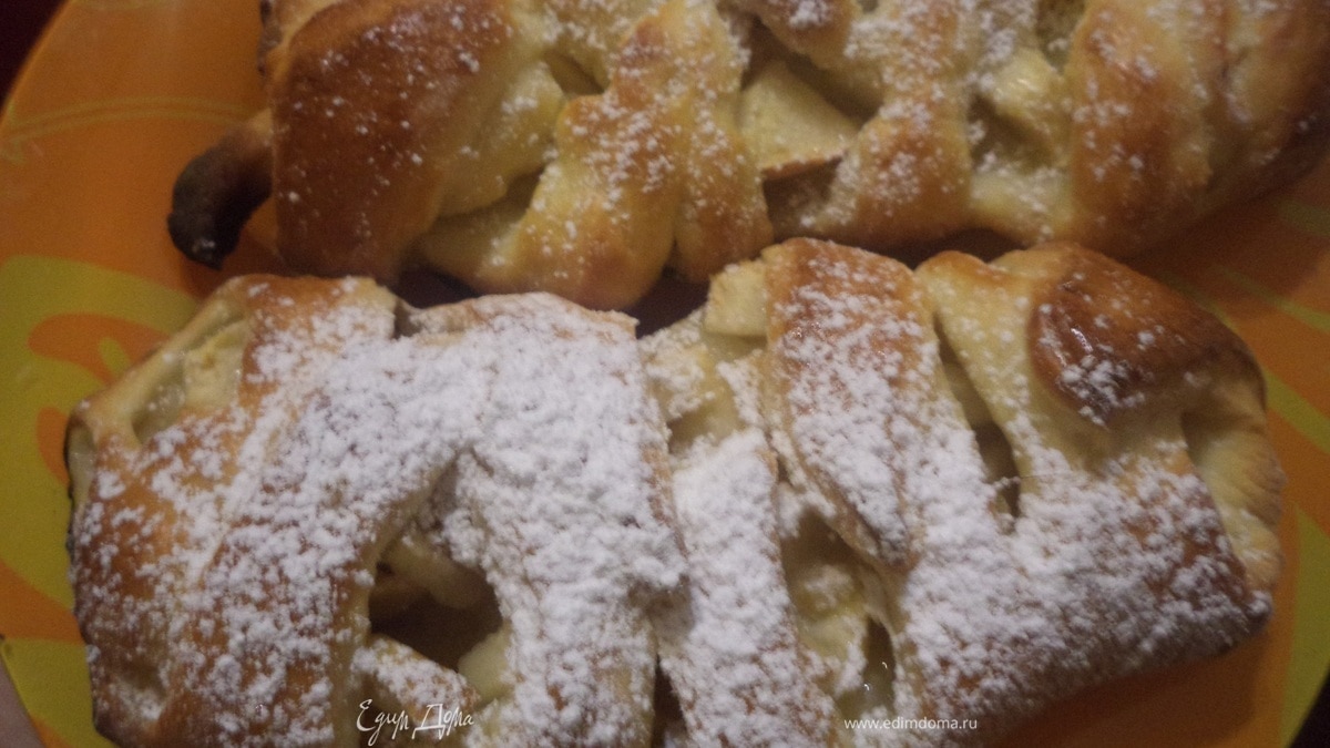 Булочки-косички с яблоками