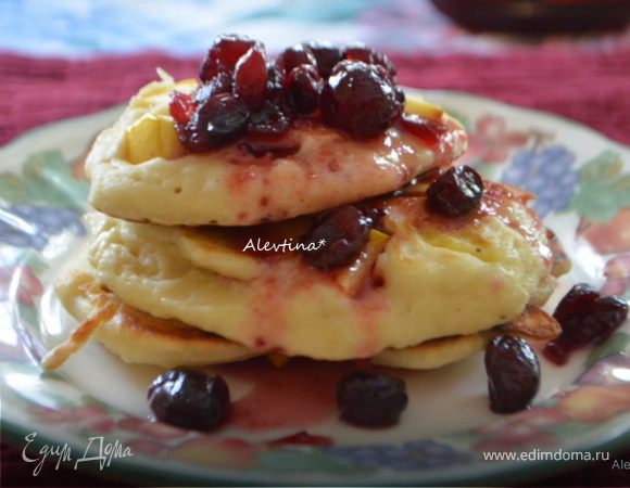 Оладушки на кефире с яблоками