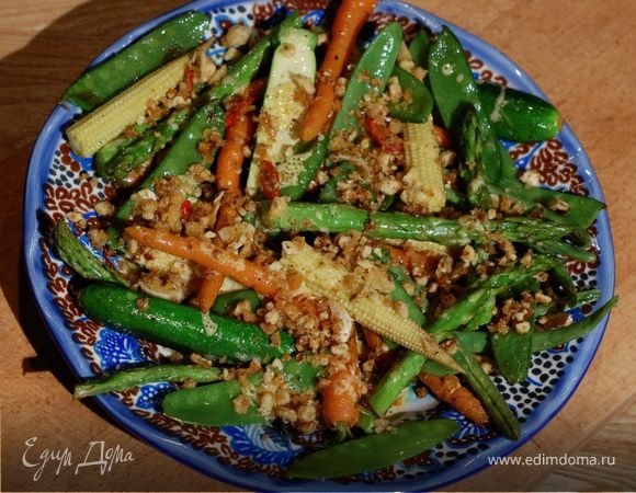 Весенние овощи под хрустящим крамблом Весенние овощи под хрустящим крамблом