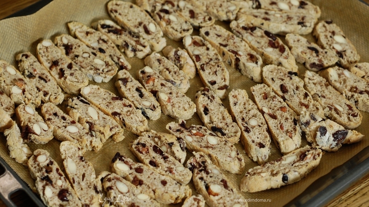 Бискотти с оливками и миндалем