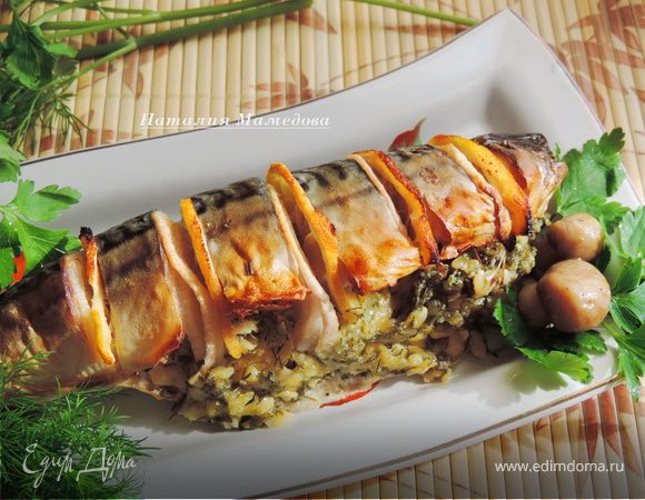 Скумбрия, запеченная с лимоном и сырной начинкой Скумбрия, запеченная с лимоном и сырной начинкой